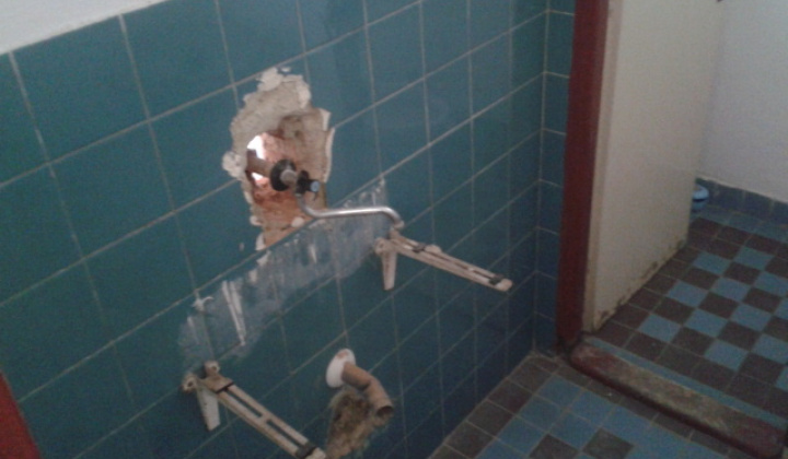 Rekonštrukcia - oprava šatní Športového areálu obce r.2012
