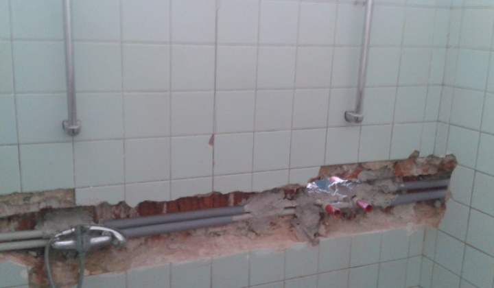 Rekonštrukcia - oprava šatní Športového areálu obce r.2012