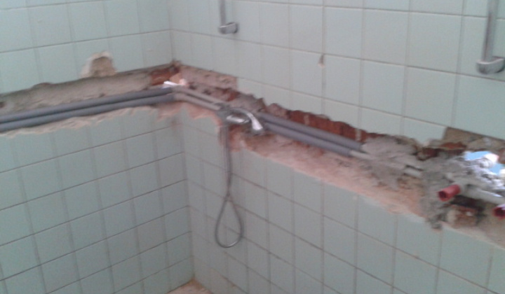 Rekonštrukcia - oprava šatní Športového areálu obce r.2012