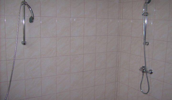 Rekonštrukcia - oprava šatní Športového areálu obce r.2012