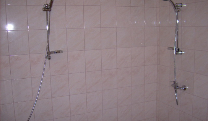 Rekonštrukcia - oprava šatní Športového areálu obce r.2012