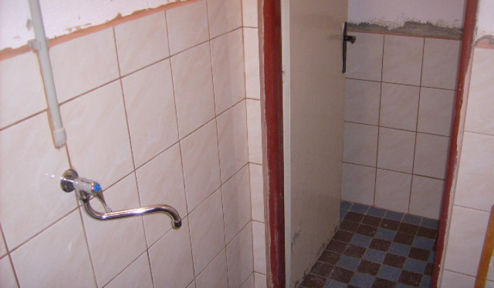 Rekonštrukcia - oprava šatní Športového areálu obce r.2012